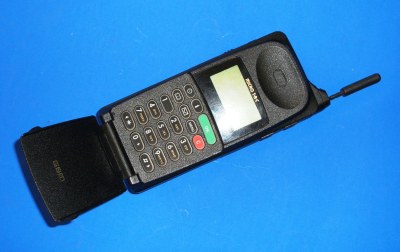 Image of a Motorola MicroTAC 8200 International